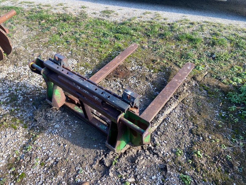 Attachments  John Deere Pallet Forks Photo